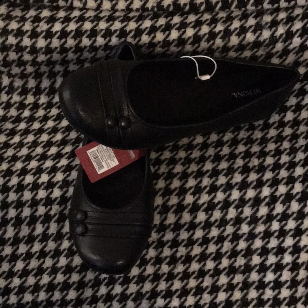 Shoes - Picture 2 of 2